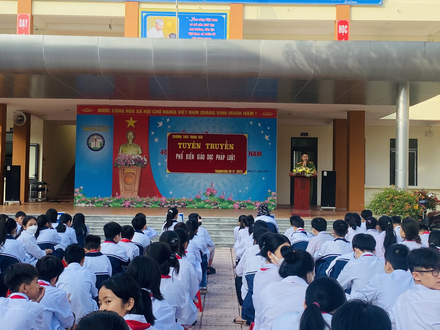 TUYÊN TRUYỀN, PHỔ BIẾN GIÁO DỤC PHÁP LUẬT CHO HỌC SINH